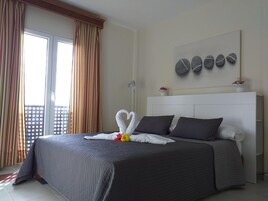 1 bedroom, in-room safe, desk, iron/ironing board