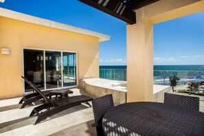 Preferred Club Governor Suite | Balcony
