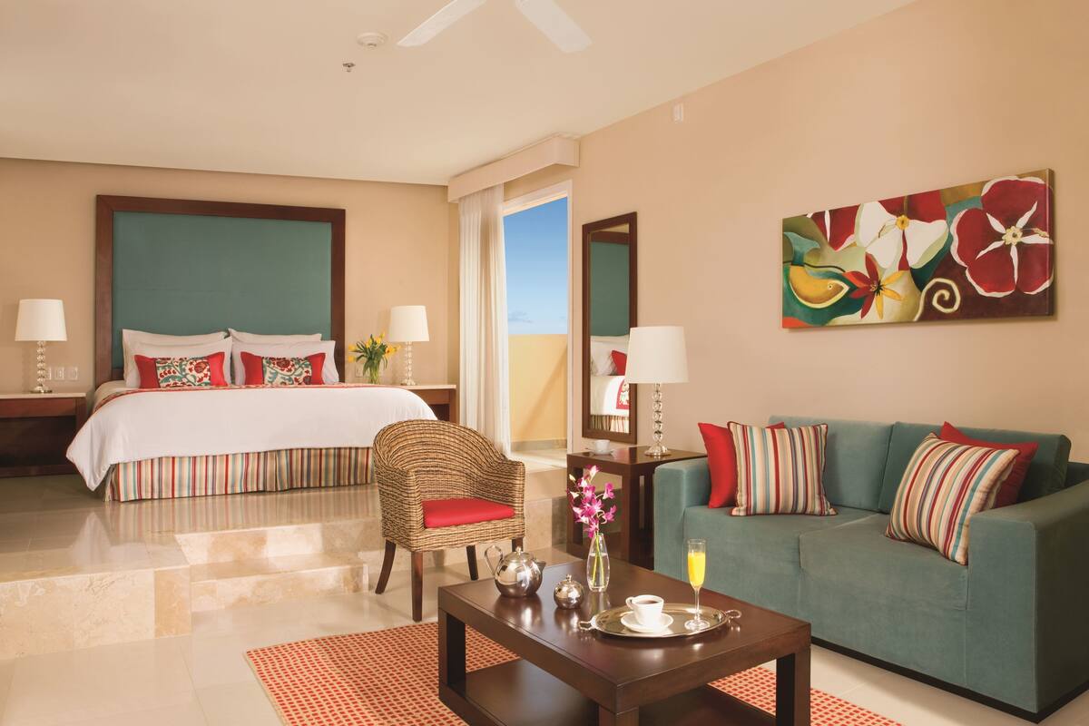 Free minibar, in-room safe, desk, laptop workspace