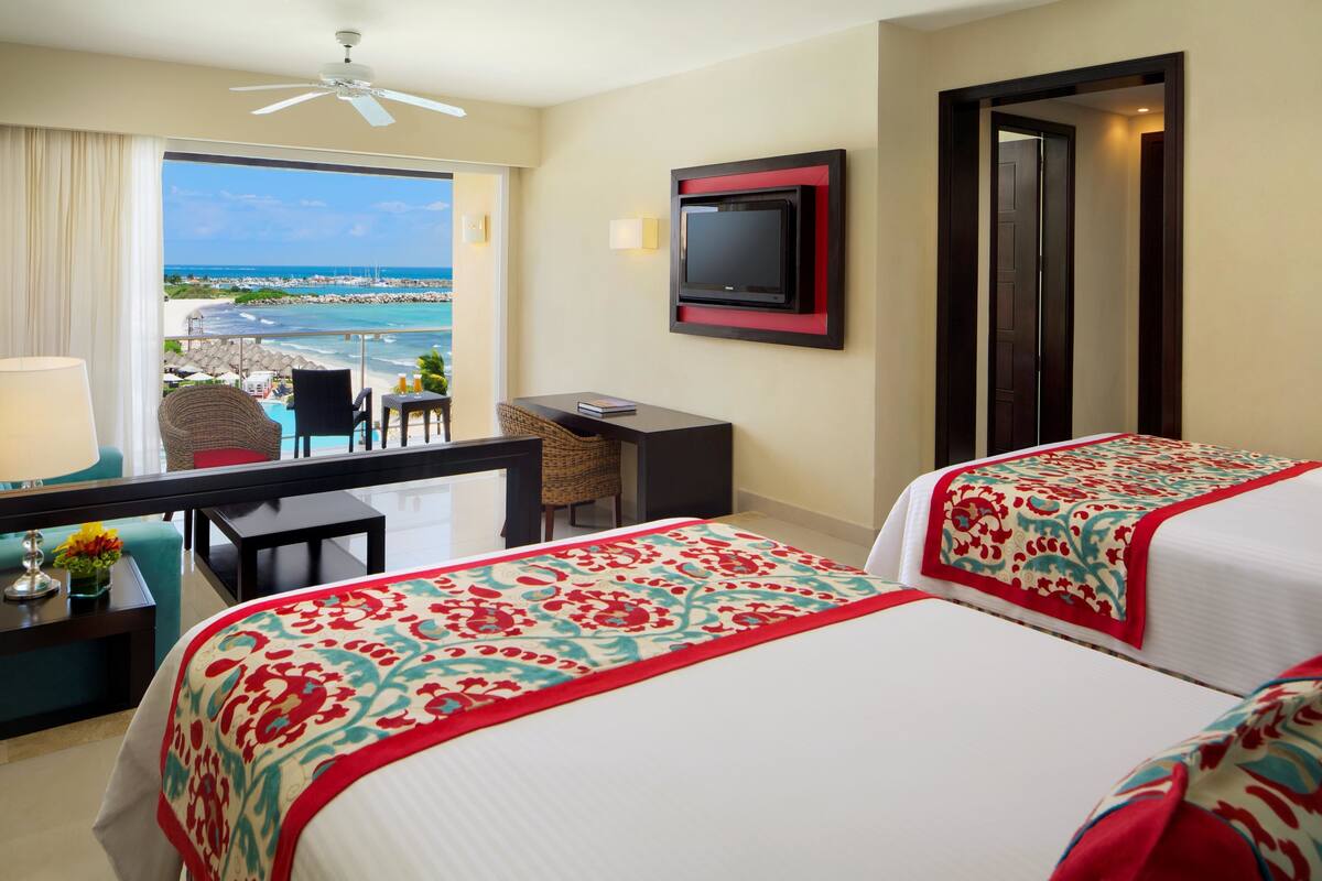 Free minibar, in-room safe, desk, laptop workspace