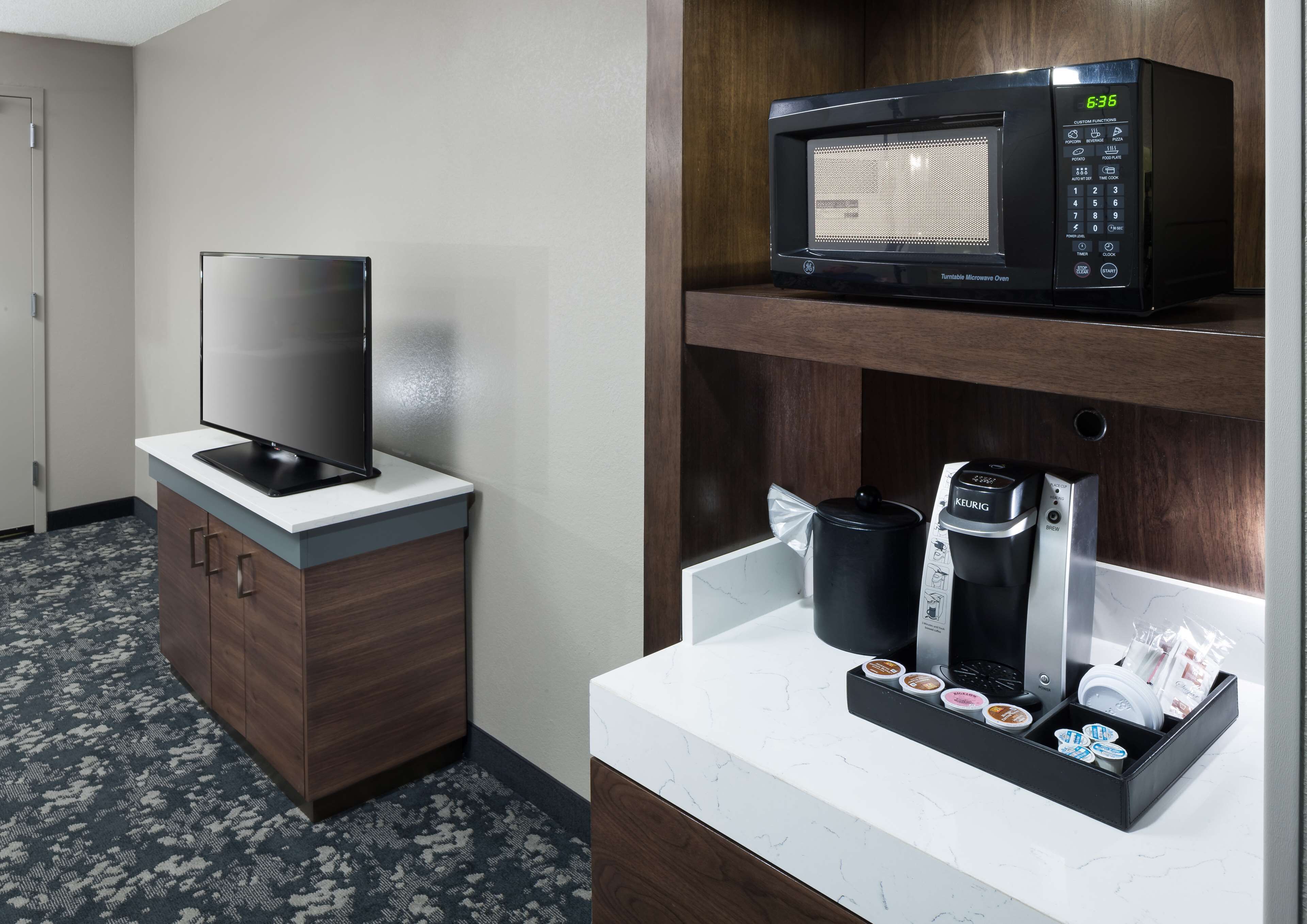 standard room | egyptian cotton sheets, premium bedding, down duvets, pillow-top beds