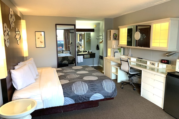 Desk, soundproofing, iron/ironing board, free WiFi