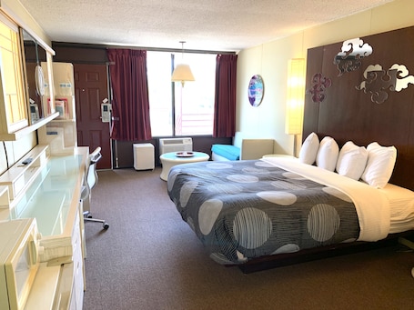 Desk, soundproofing, iron/ironing board, free WiFi. Oxford Inn Ozark