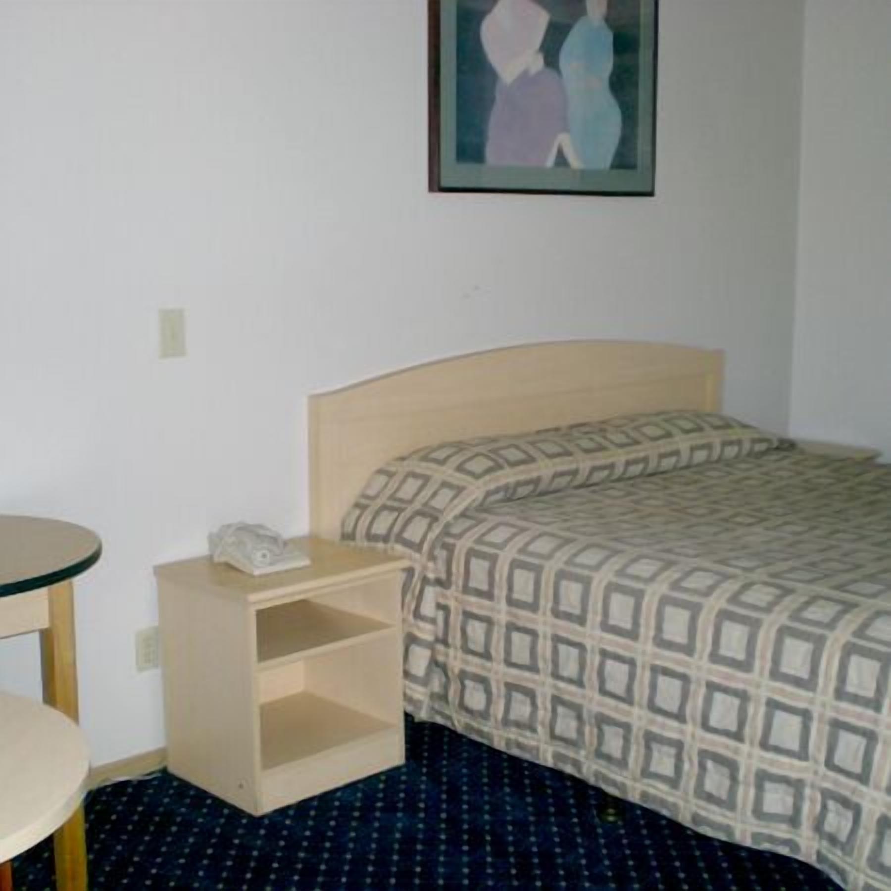 Photo - Crown Lodge Motel