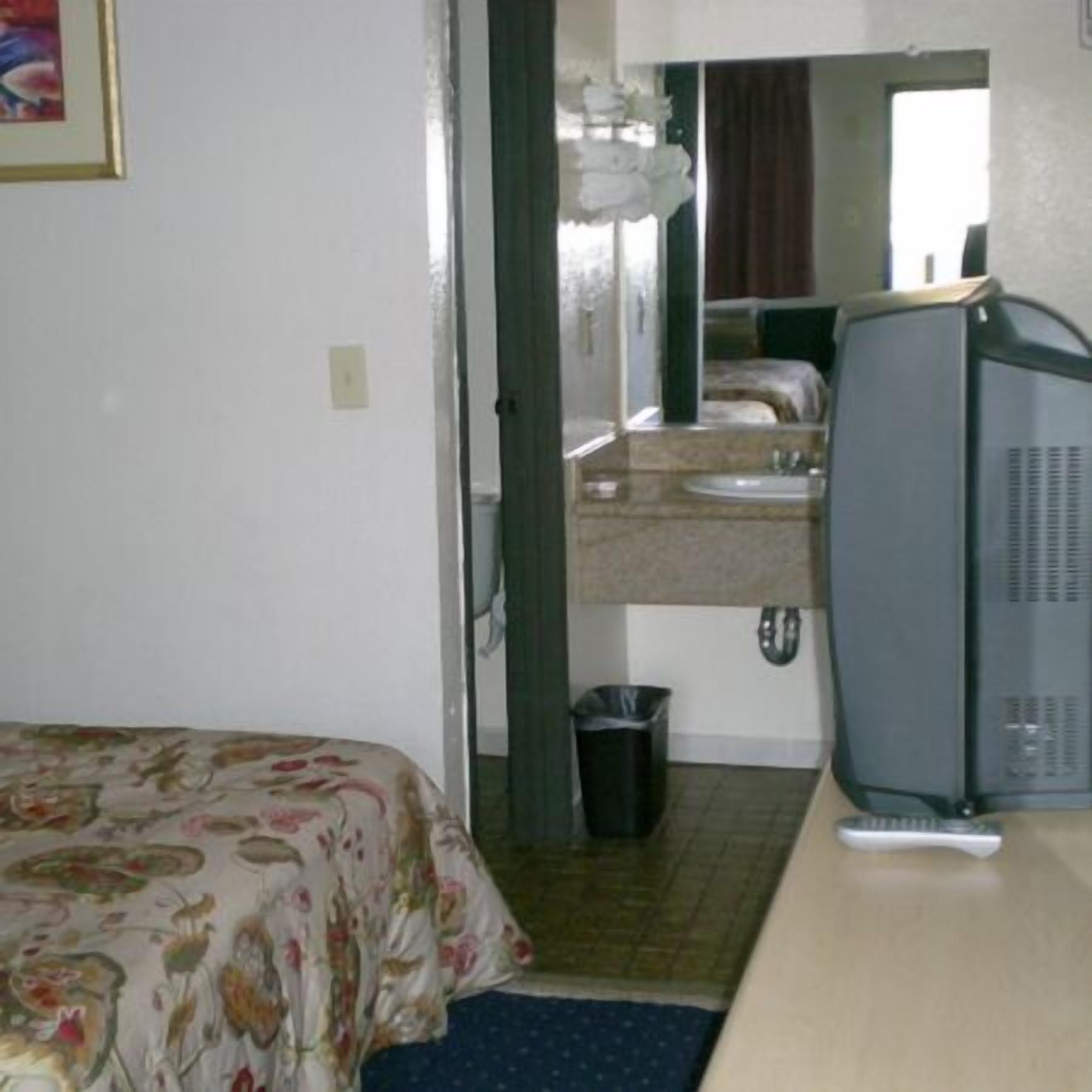 Photo - Crown Lodge Motel