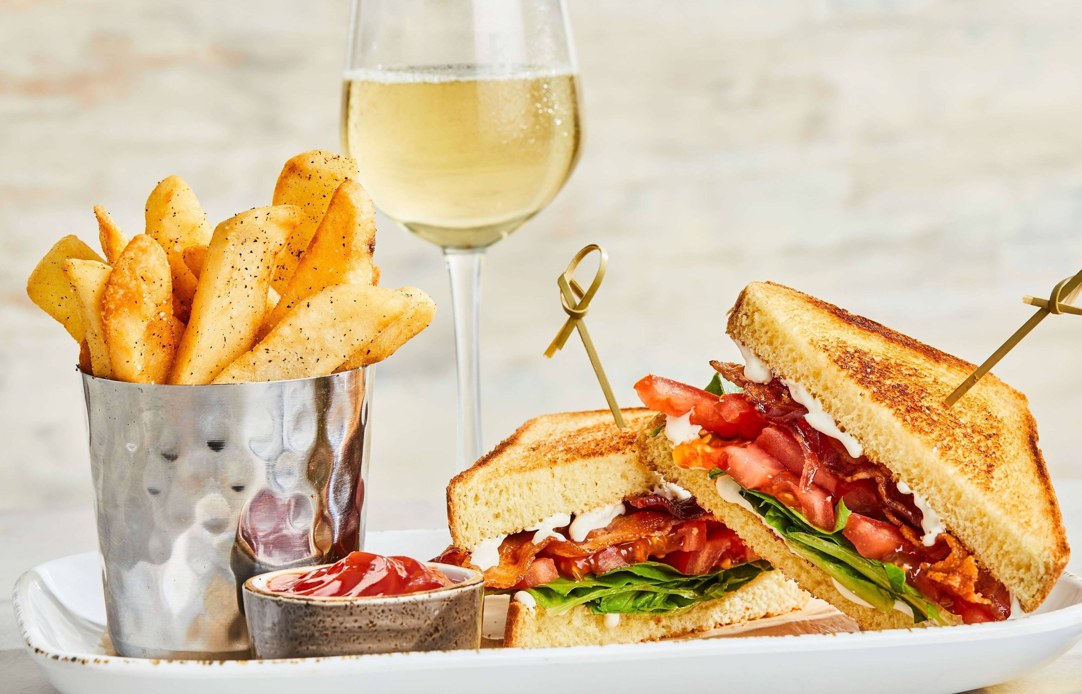 breakfast and dinner served, american cuisine