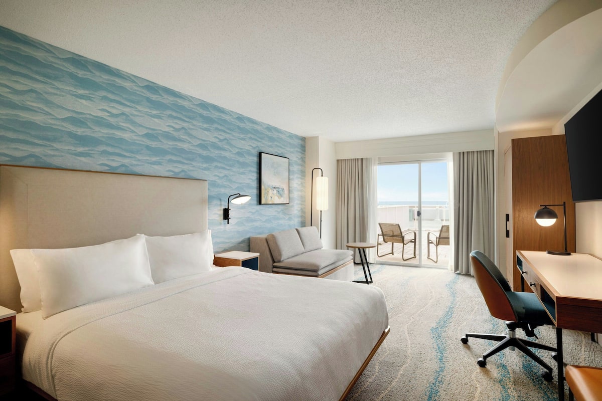 Chambre, 1 très grand lit et 1 canapé-lit, non-fumeur (Oceanfront) | 1 chambre, coffre-fort, bureau