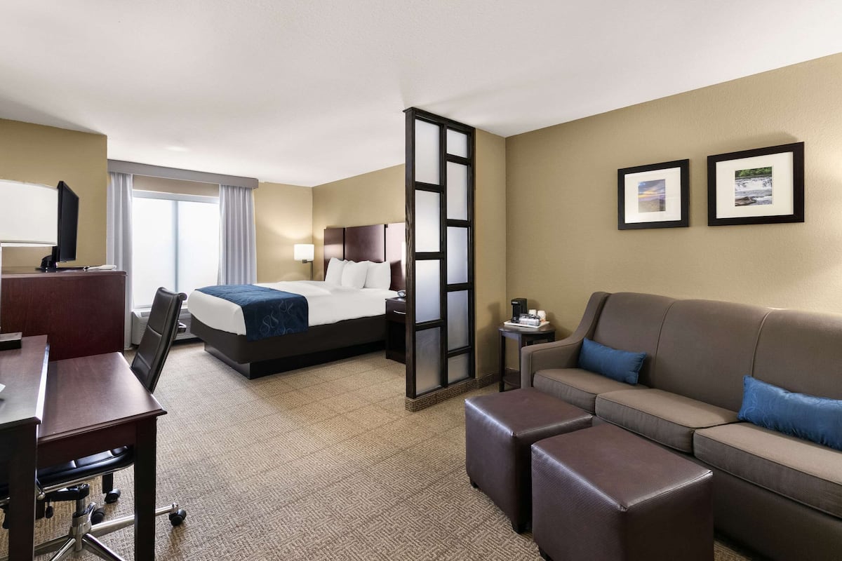 Suite, 1 King Bed, Accessible, Non Smoking | Premium bedding, pillowtop beds, desk, laptop workspace