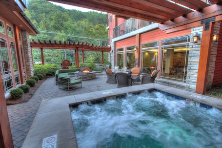 Exterior. Hilton Garden Inn Gatlinburg