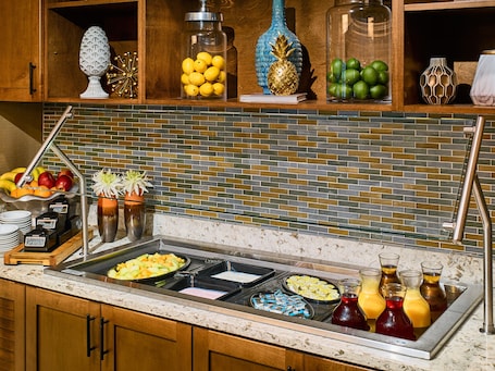 Desayuno a la carta todos los días (con cargo)