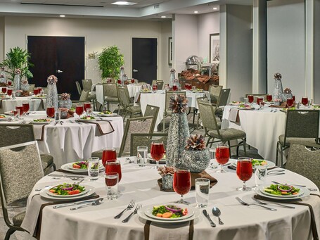 Hilton Garden Inn Gatlinburg - Image 11