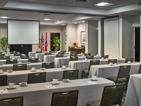 Hilton Garden Inn Gatlinburg - Image 31