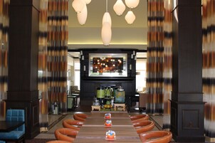 供应早餐和晚餐，美洲菜