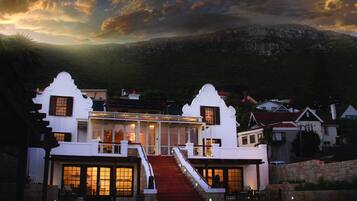Premier House, 6 Bedrooms, Sea View | In-room safe, free WiFi, bed sheets