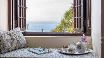 In-room safe, free WiFi, bed sheets