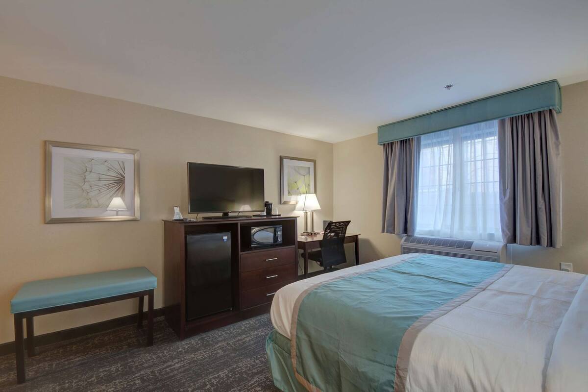 Literie de qualité, décor unique, ameublement unique, bureau