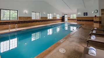 Indoor pool, pool loungers