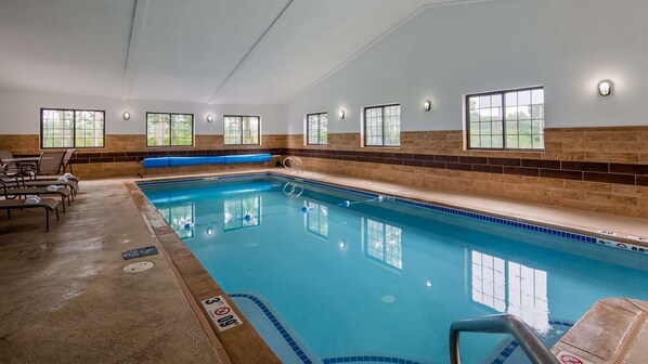 Indoor pool, pool loungers
