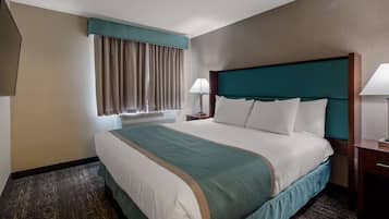 Suite, 1 Tempat Tidur King, Bebas Asap Rokok, lemari es & microwave | Seprai premium dan didekorasi berbeda-beda