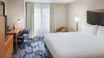 Habitación, 1 cama King size (Hearing Accessible) | Escritorio, tabla de planchar con plancha y cunas gratuitas