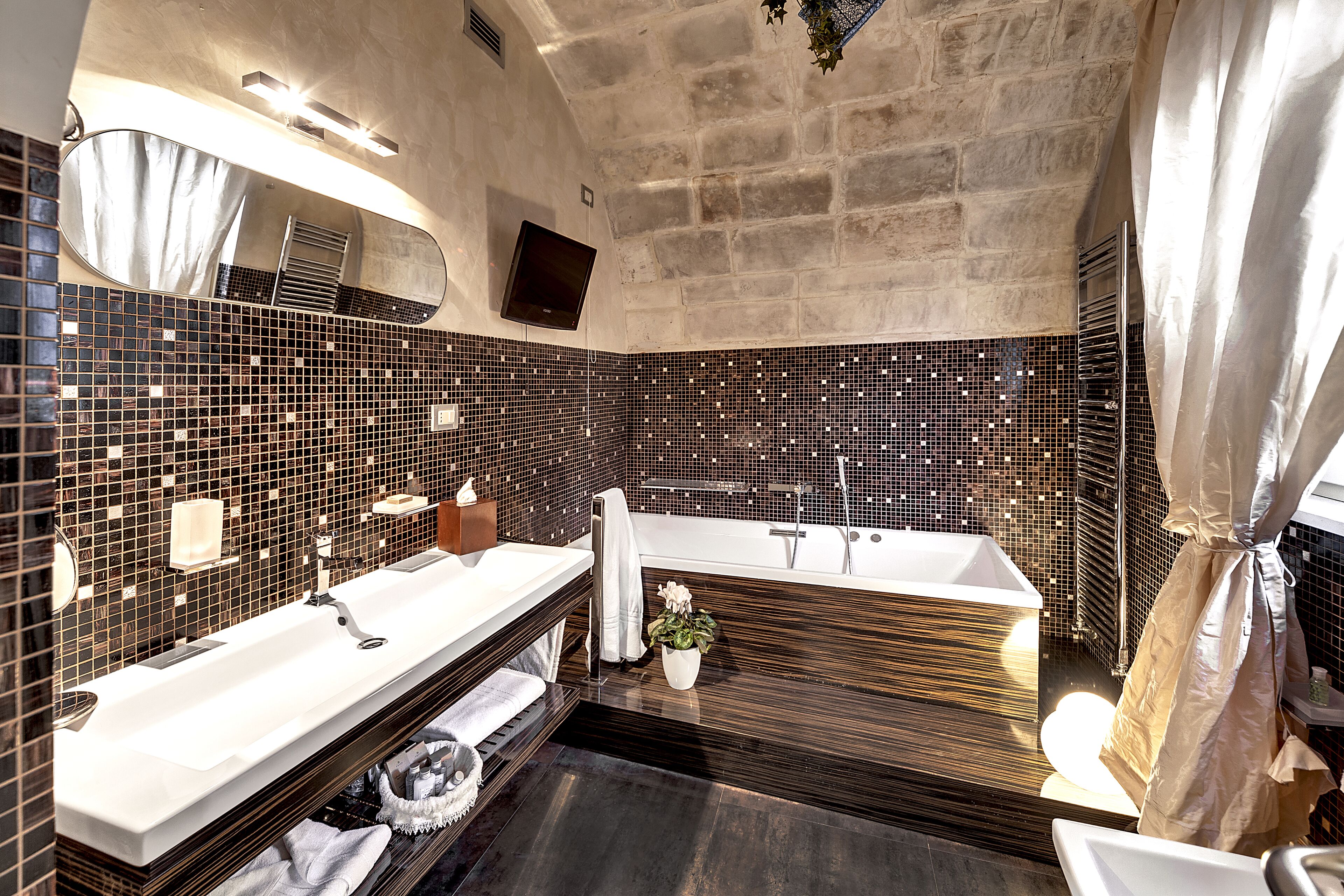 suite (del barone) | jetted bathtub