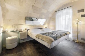 Ropa de cama de alta calidad y minibar 