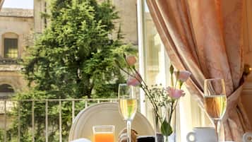 Colazione a buffet, servita tutte le mattine (20 EUR a persona)