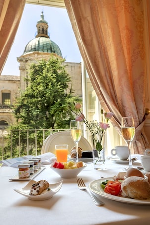 Daily buffet breakfast (EUR 20 per person)