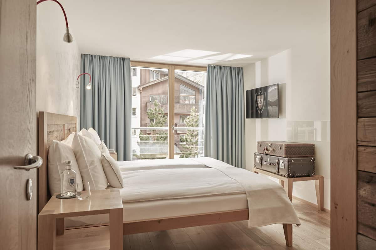 deluxe suite | 4 bedrooms, hypo-allergenic bedding, tempur-pedic beds, minibar