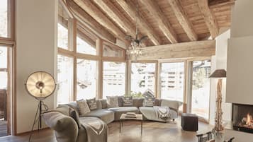 Chalet Suite | 4 bedrooms, hypo-allergenic bedding, Tempur-Pedic beds, minibar