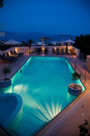 Outdoor pool, pool umbrellas, sun loungers