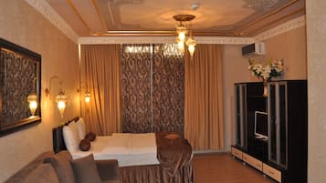Family Room, 1 Bedroom, Non Smoking, Ground Floor | 1 bedroom, in-room safe, soundproofing, iron/ironing board