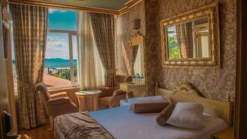 Habitación estándar, 1 habitación, para no fumadores, vista al mar | 1 habitación, caja de seguridad en la habitación y insonorización