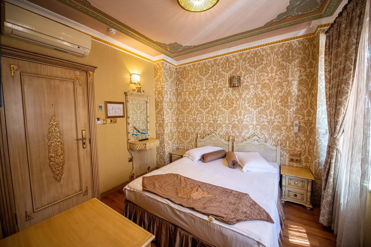 Standard Room, 1 Bedroom, Non Smoking, City View | 1 bedroom, in-room safe, soundproofing, iron/ironing board (on request)