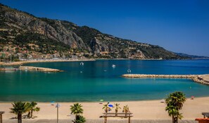 On the beach - Hôtel Vendôme Menton (Menton)