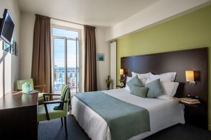 Standard Double Sea View | In-room safe, desk, soundproofing, iron/ironing board