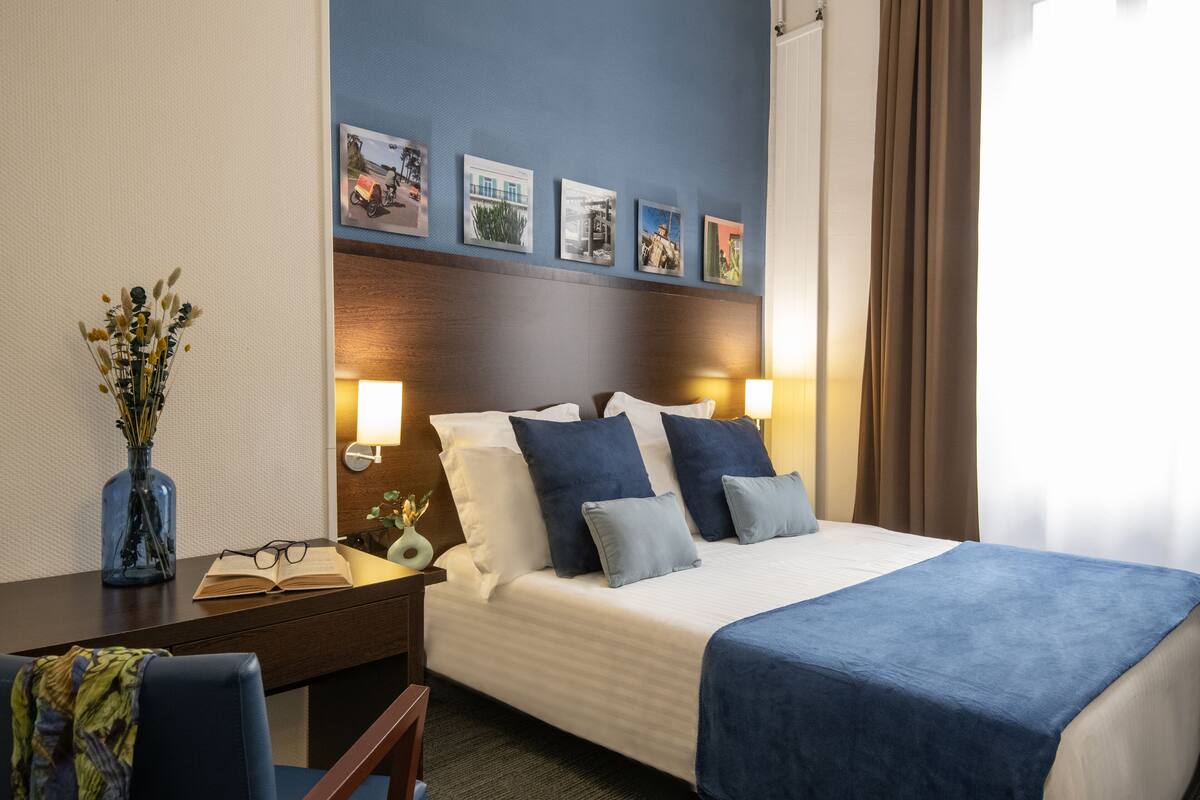 Kamar Double Standar, 1 kamar tidur | Brankas, meja kerja, kedap suara, dan setrika/meja setrika