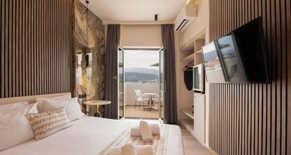 Chrispy City Living ex Nefeli