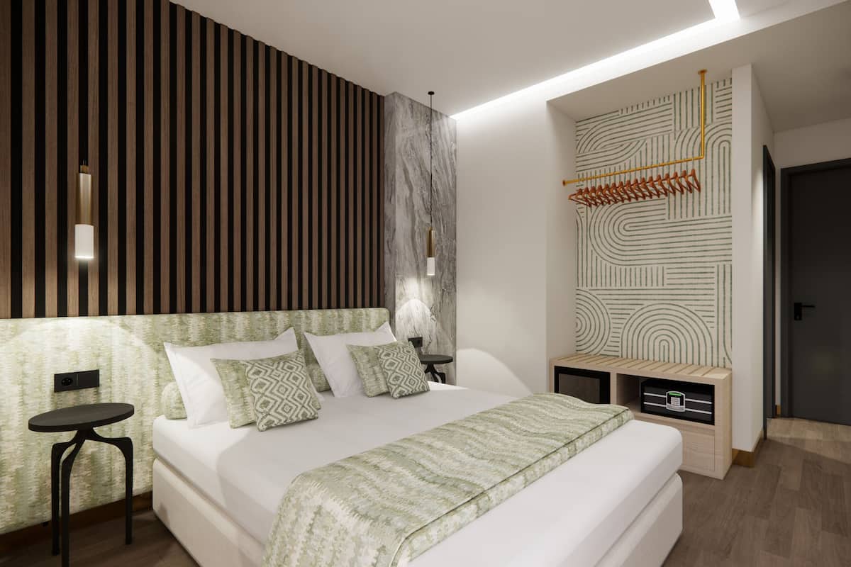 Premium Double Room | In-room safe, desk, soundproofing, iron/ironing board