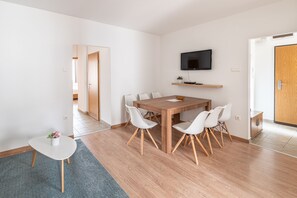 Three Bedroom Apartment | In-room dining - Nova Apartments (Budapest)