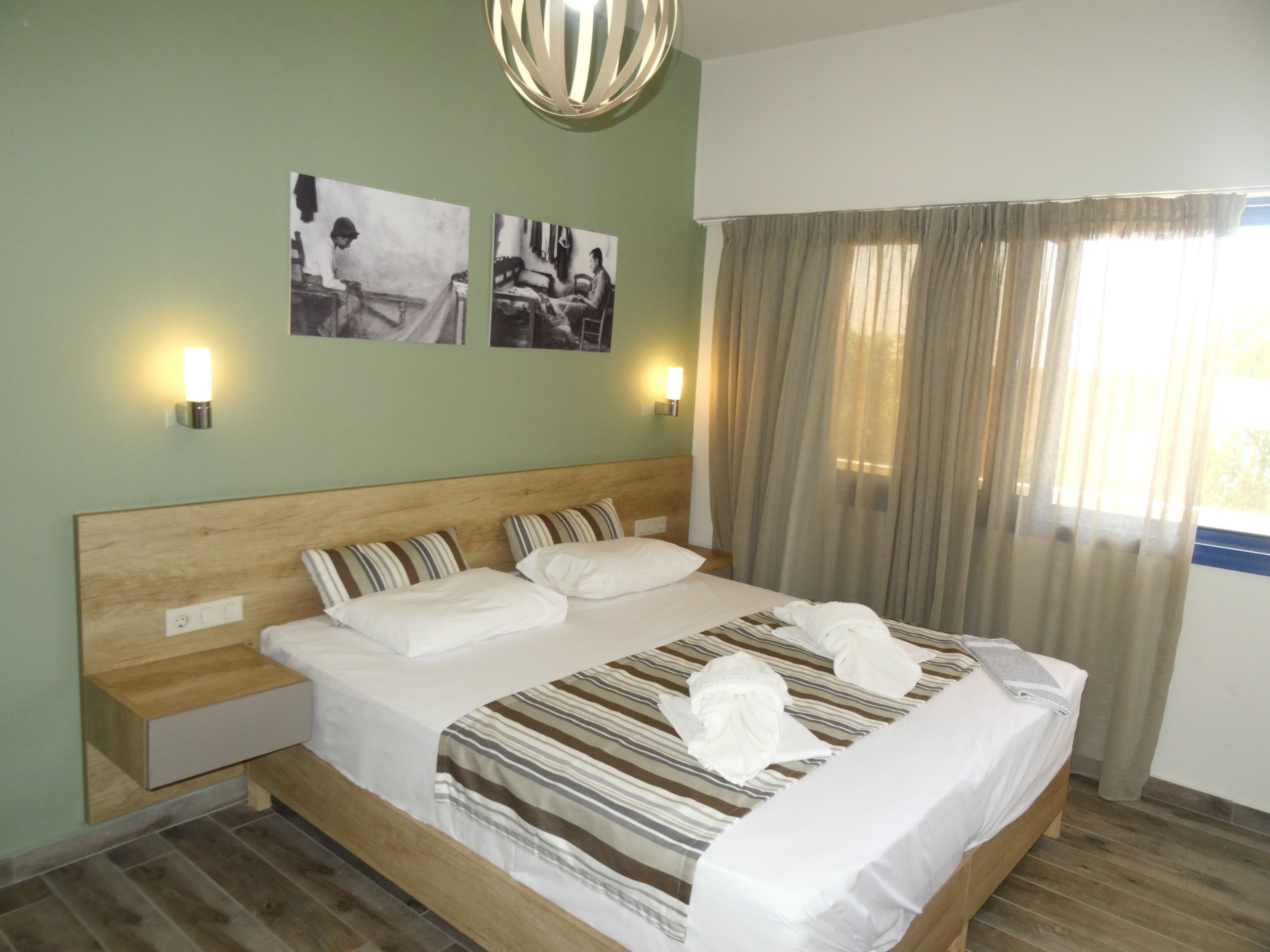 junior suite | 1 bedroom, premium bedding, pillow-top beds, in-room safe