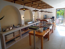 Daily buffet breakfast for a fee