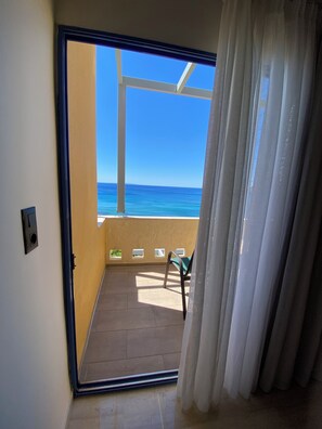Double Room, Sea View | Premium bedding, pillow-top beds, in-room safe, desk - Horizon Beach Hotel (Agios Vasileios)