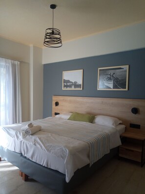 Quarto casal, vista parcial para o mar | Roupas de cama premium, camas com colchões pillow-top