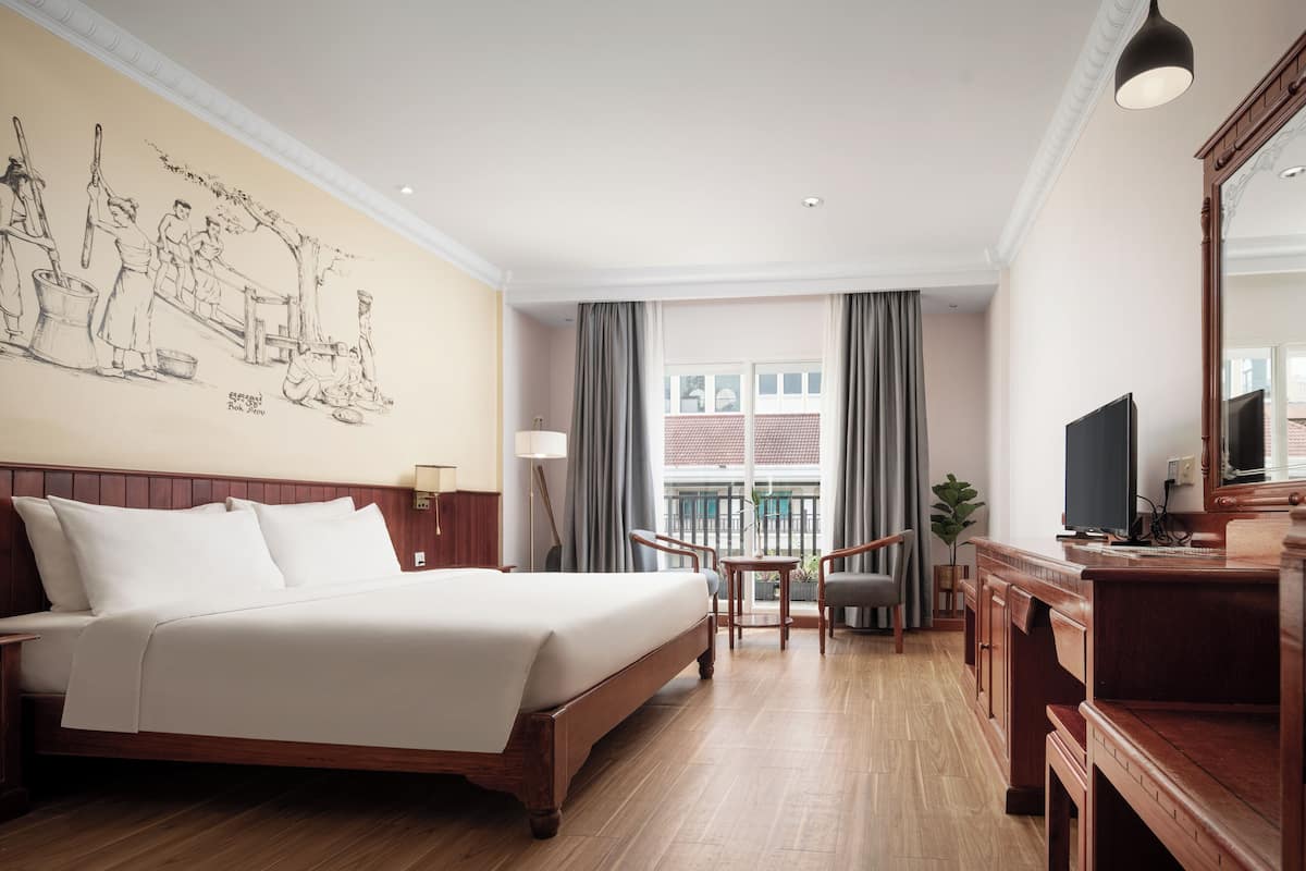 Deluxe Double Room | 1 bedroom, minibar, in-room safe, desk