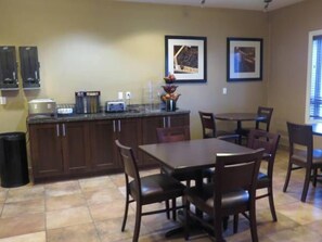 Free daily continental breakfast  - Sigma Inn & Suites Hudson's Hope (Hudson's Hope)