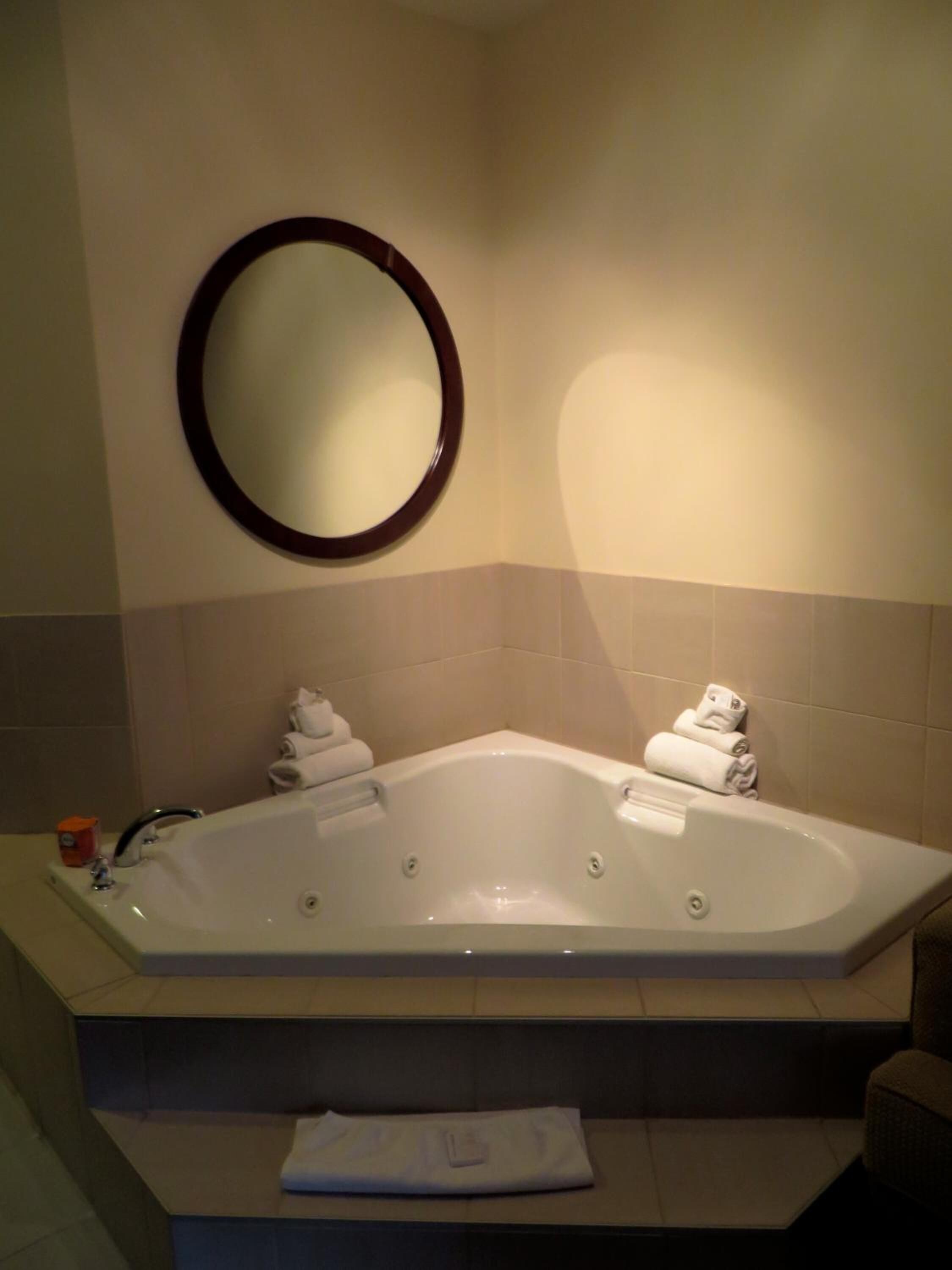 combined shower/bathtub, free toiletries, hair dryer, towels