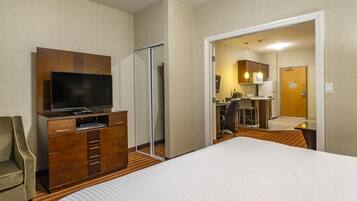Premium bedding, desk, iron/ironing board, free WiFi