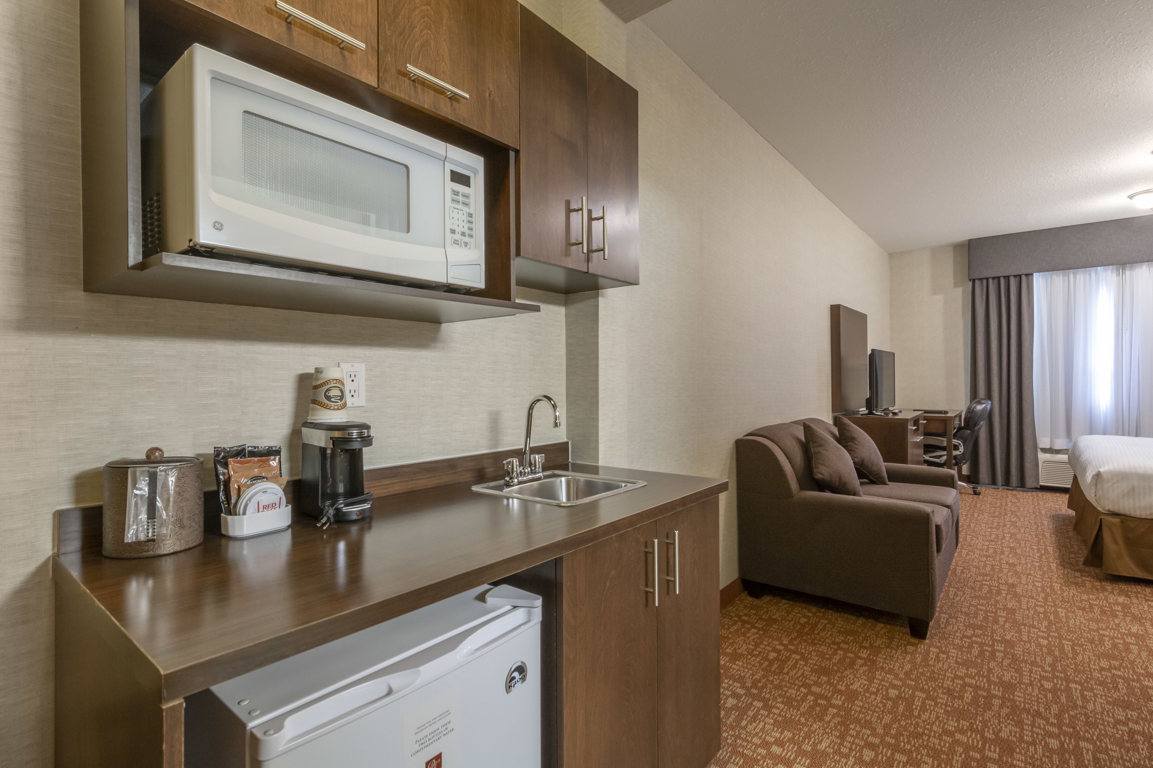 32-inch flat-screen tv with cable channels, tv, dvd player