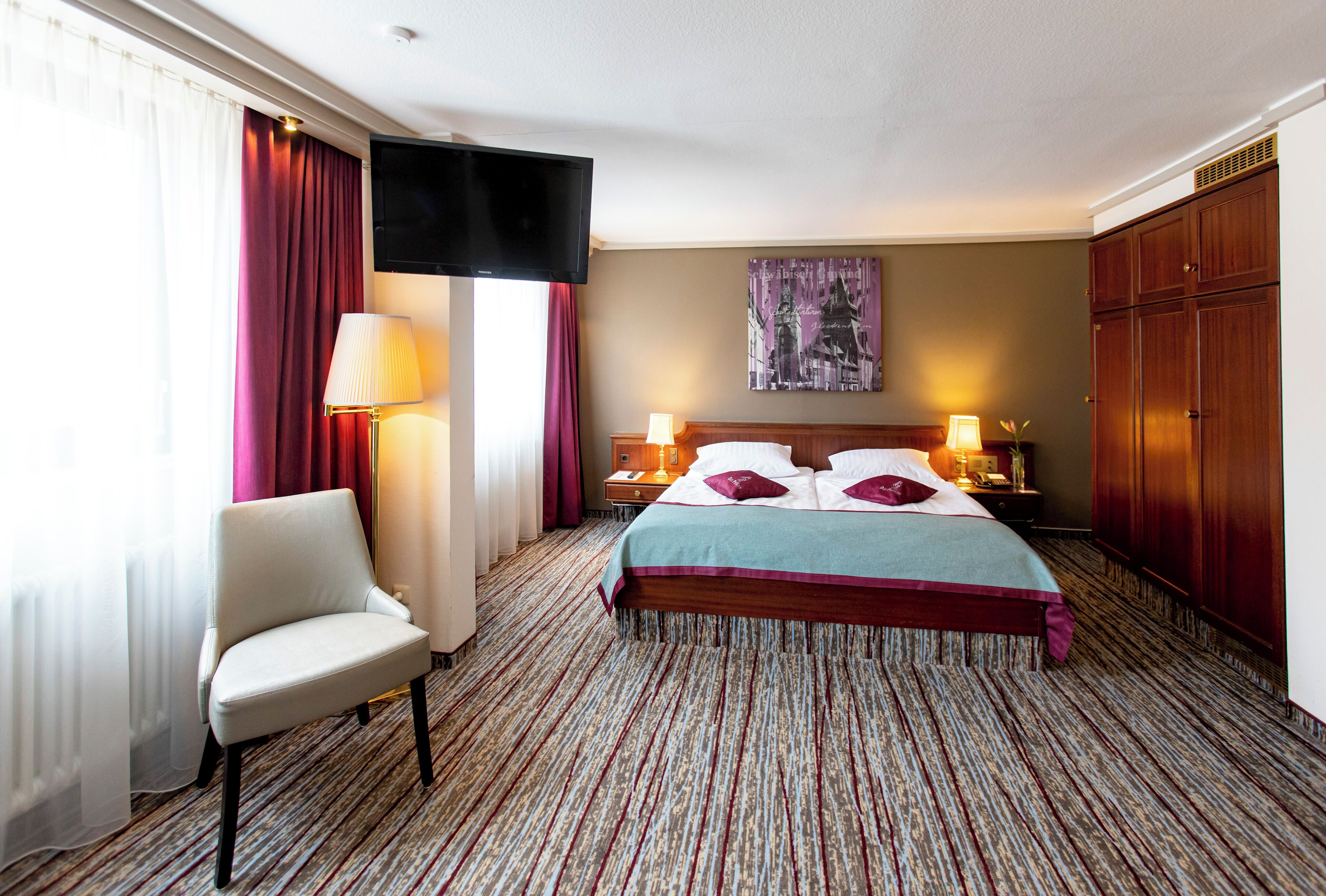 Familien-Vierbettzimmer | Allergikerbettwaren, Daunenbettdecken, Minibar, Schreibtisch